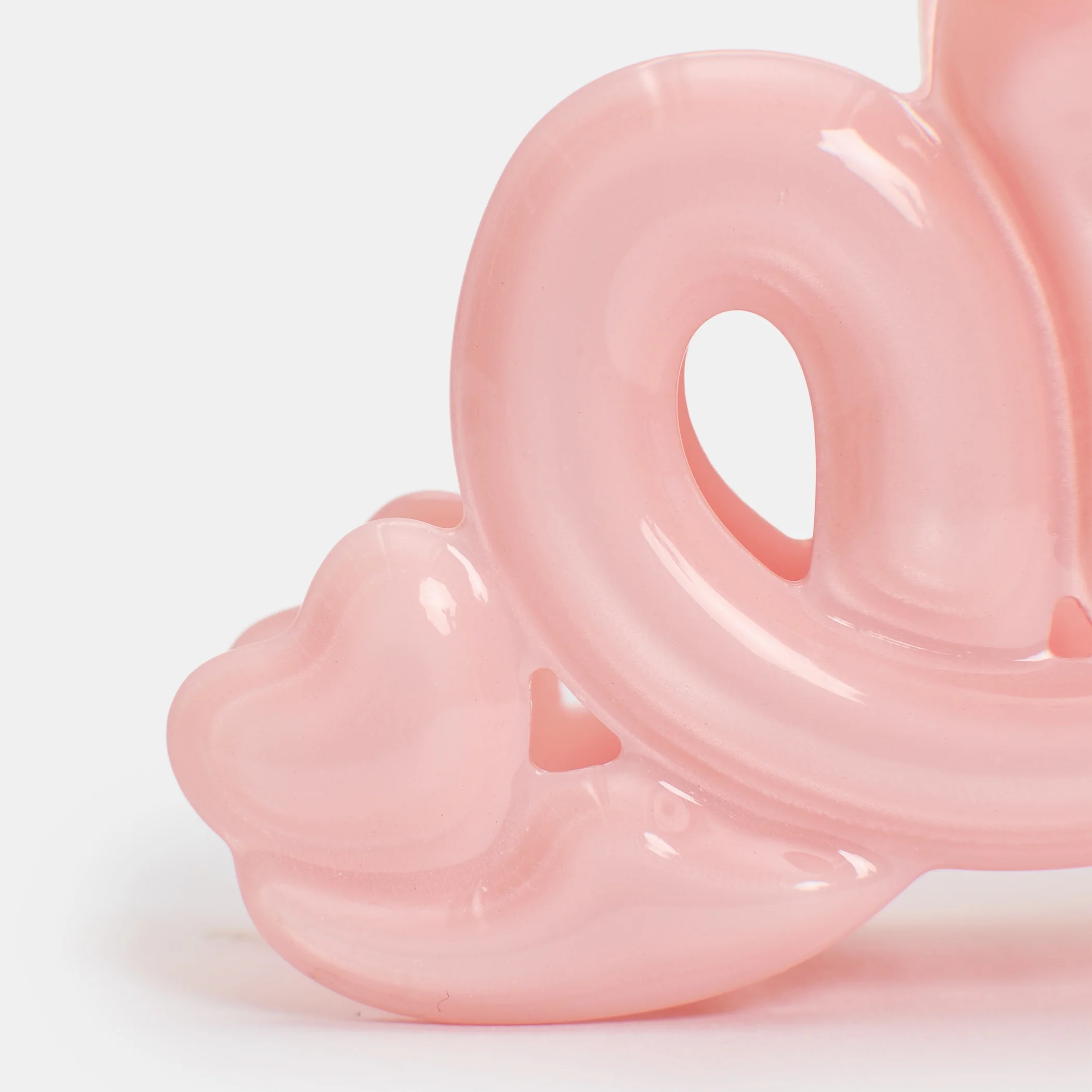 Large Heart Loop Claw in Pink - Image 3