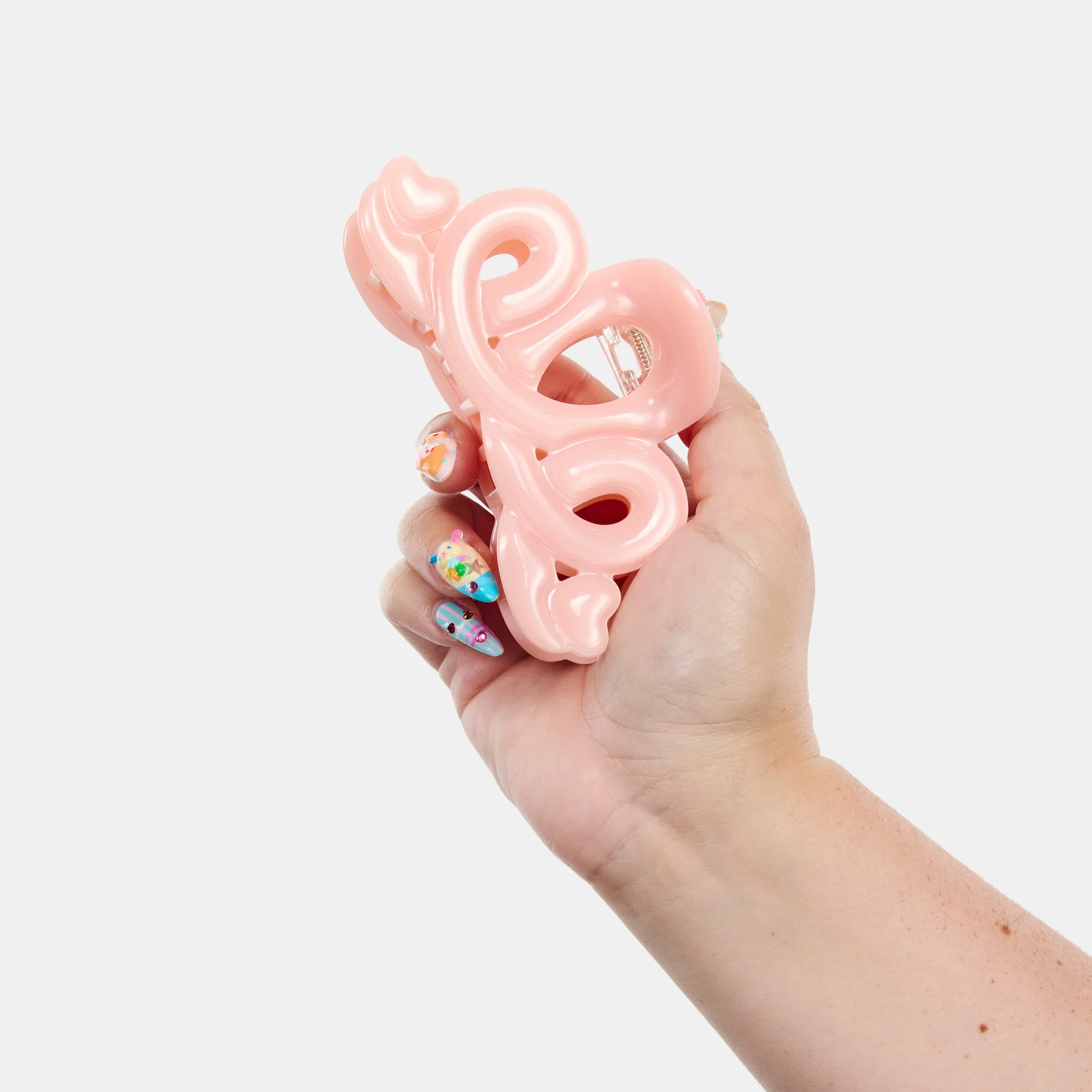 Large Heart Loop Claw in Pink - Image 5