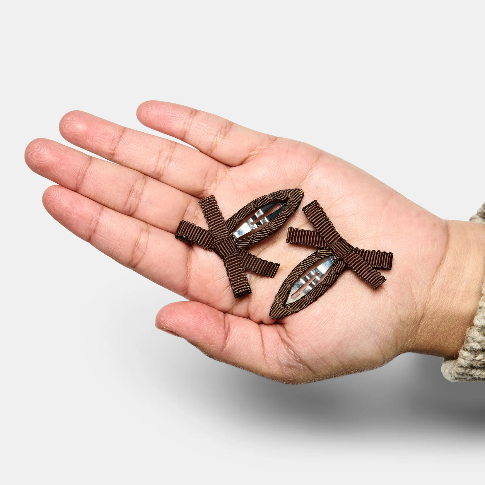 Bow Snap Clips in Chocolate - Image 4